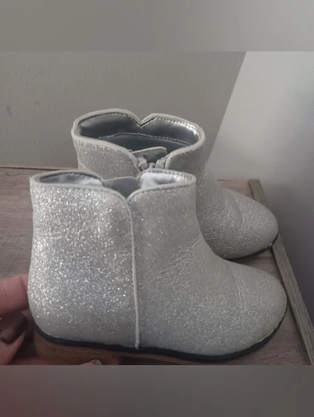 Cat & Jack Silver Sparkle Boots Sz 7 Toddler $10/4.99 Shipping